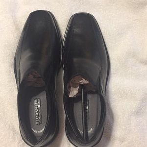 Florsheim dress loafer. Black leather. Size 9D.